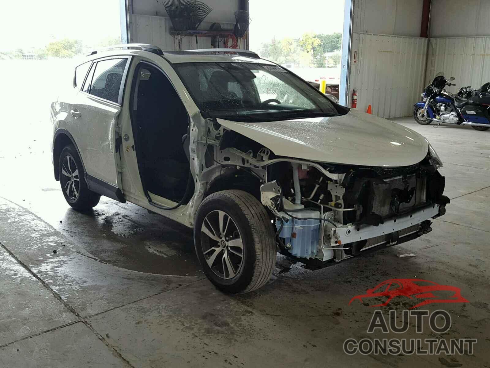 TOYOTA RAV4 XLE 2017 - JTMRFREV5HJ107257