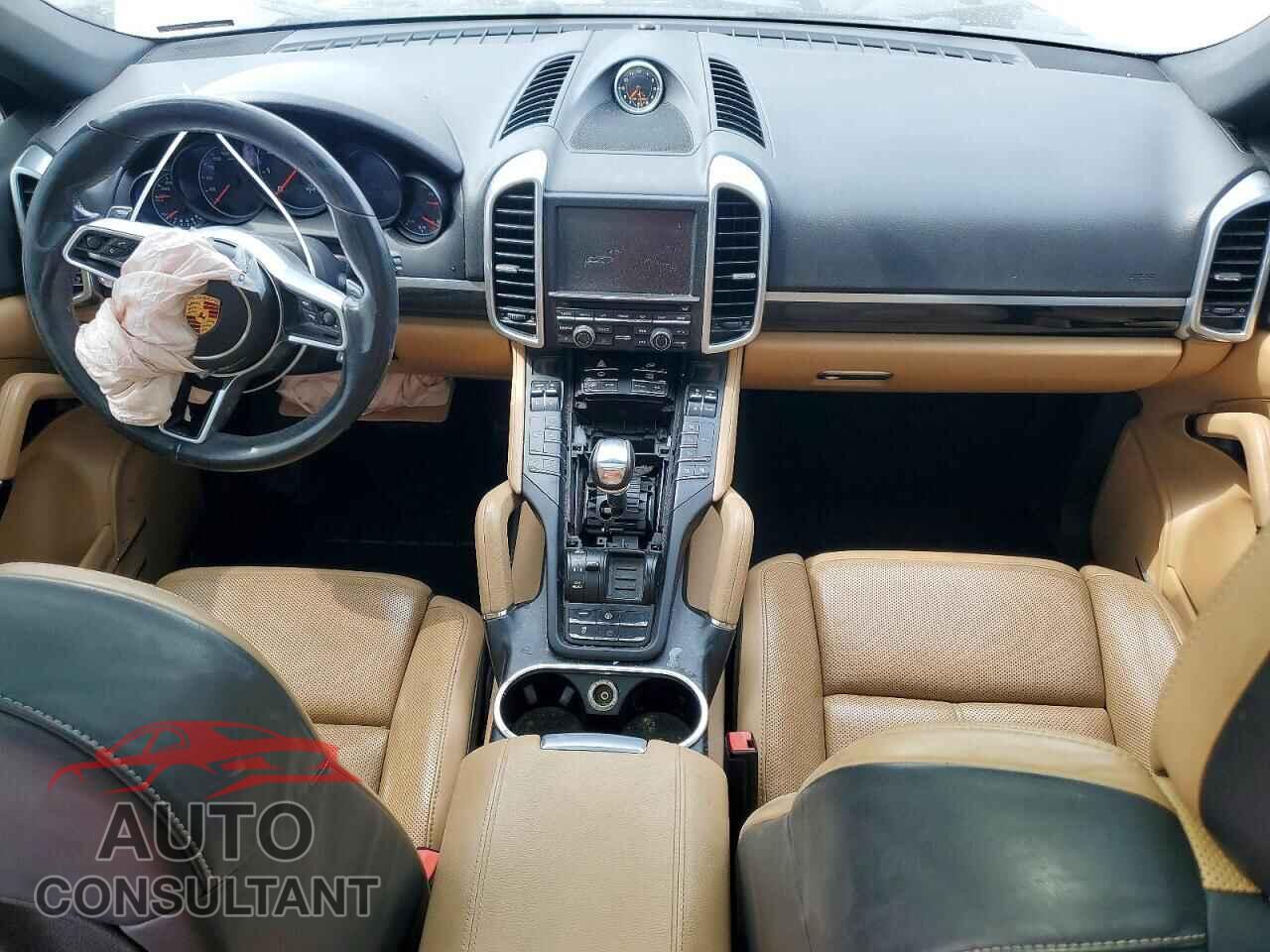 PORSCHE CAYENNE 2016 - WP1AA2A25GKA08945