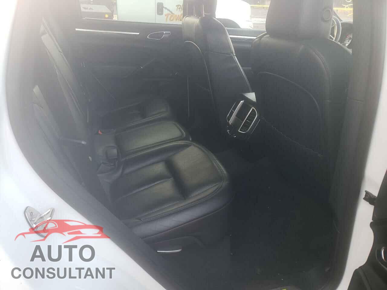 PORSCHE CAYENNE 2017 - WP1AE2A21HLA69743