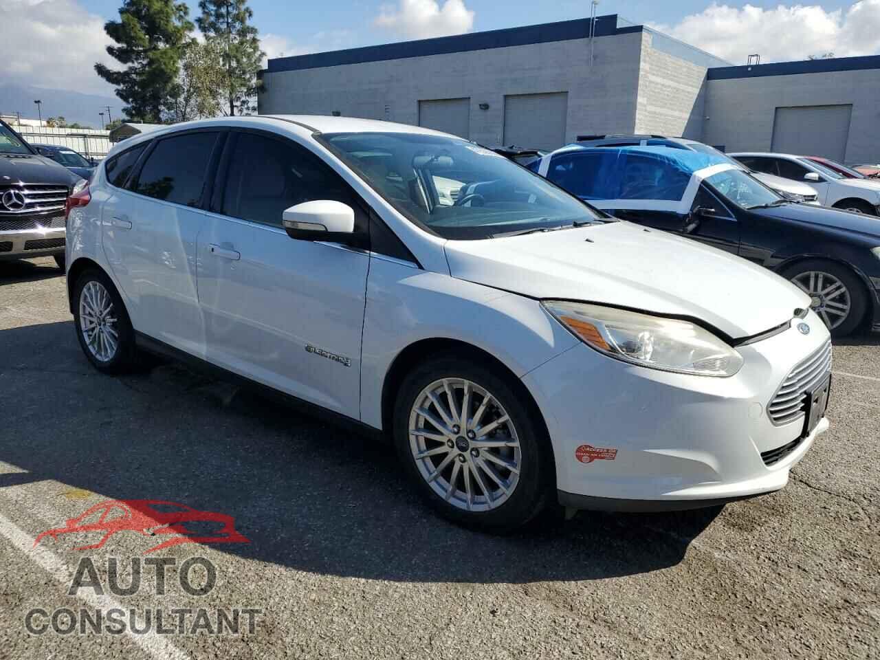 FORD FOCUS 2014 - 1FADP3R43EL330425