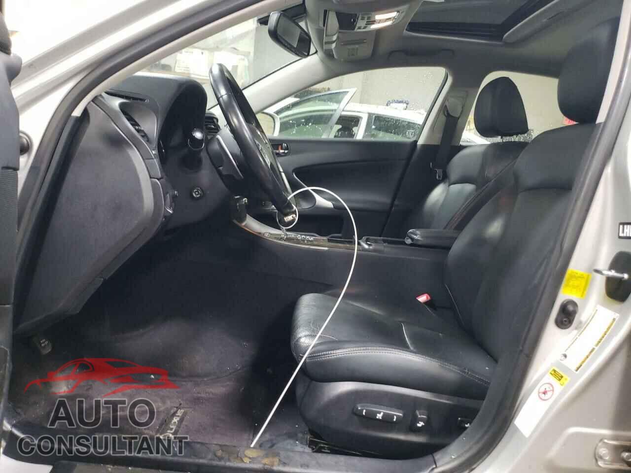 LEXUS IS 2011 - JTHCF5C27B5051392