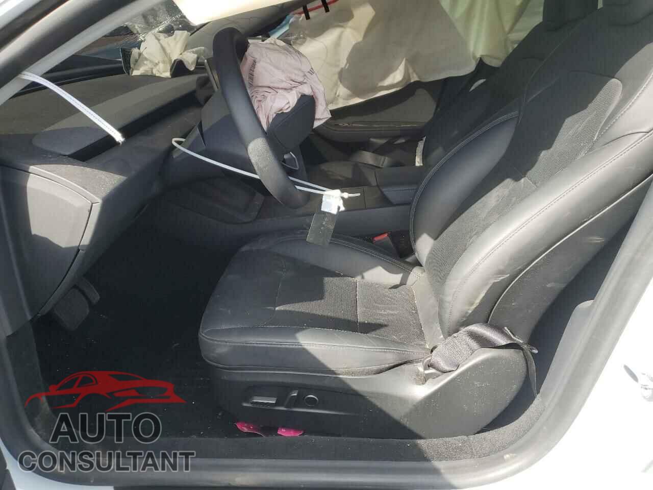 TESLA MODEL 3 2025 - 5YJ3E1EA0SF903551