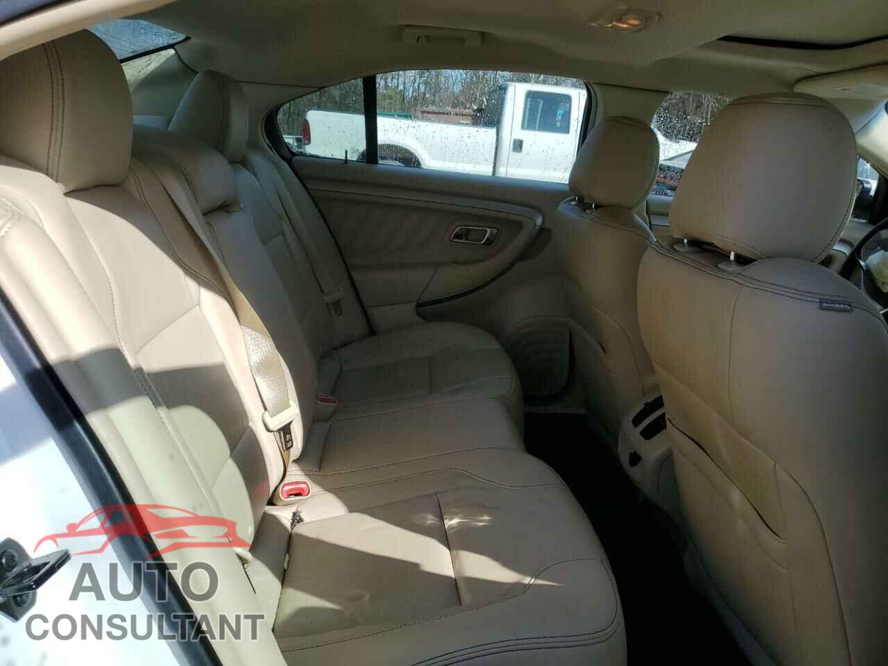 FORD TAURUS 2017 - 1FAHP2E84HG128565