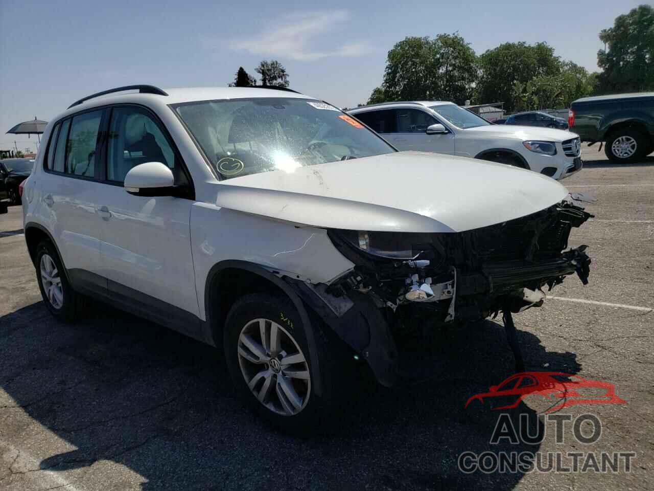 VOLKSWAGEN TIGUAN 2017 - WVGAV7AX1HK036933