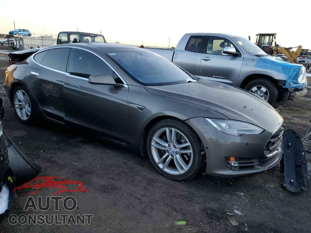 TESLA MODEL S 2015 - 5YJSA1E24FF115121