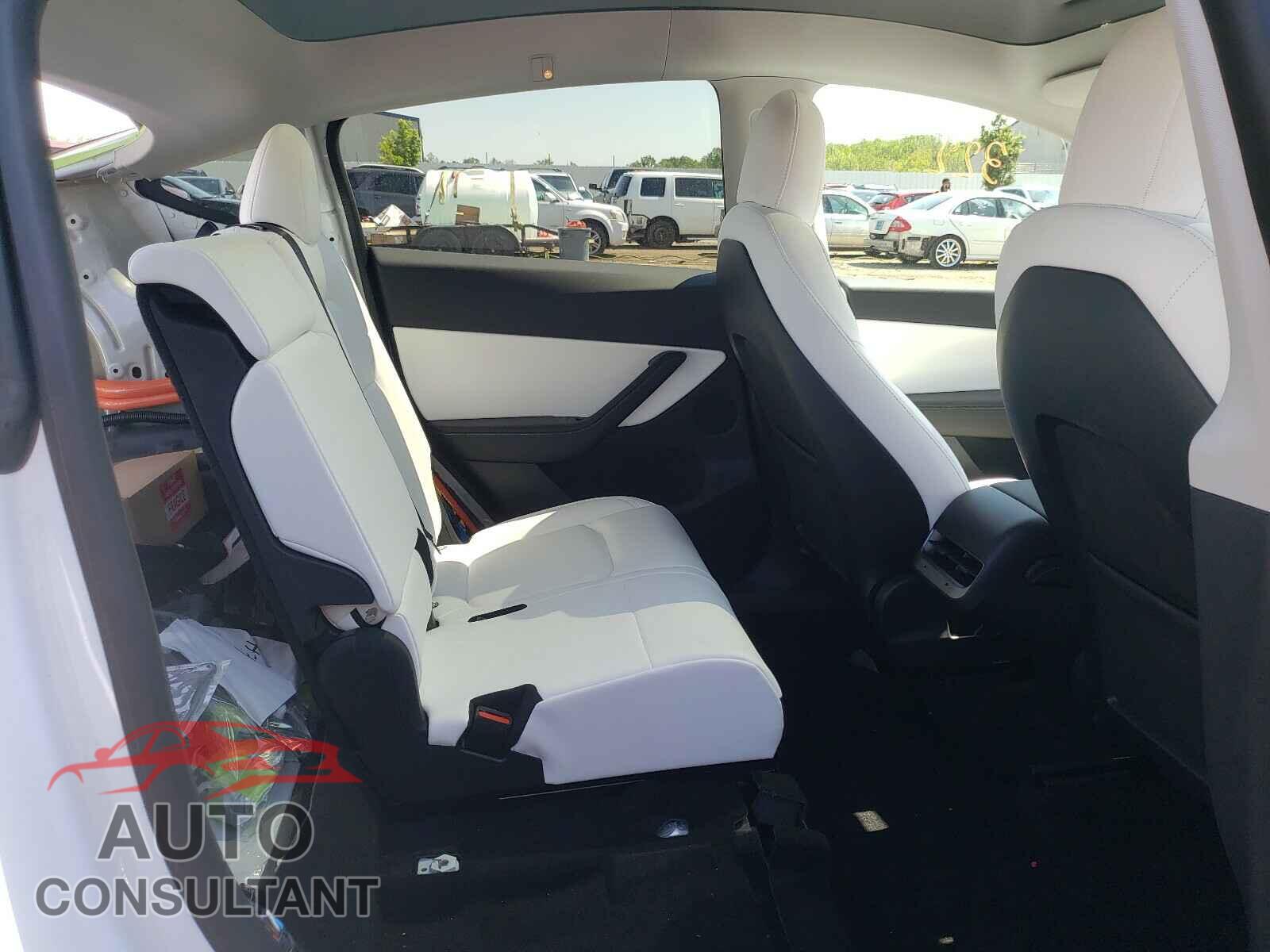 TESLA MODEL Y 2021 - 5YJYGAEE7MF136867