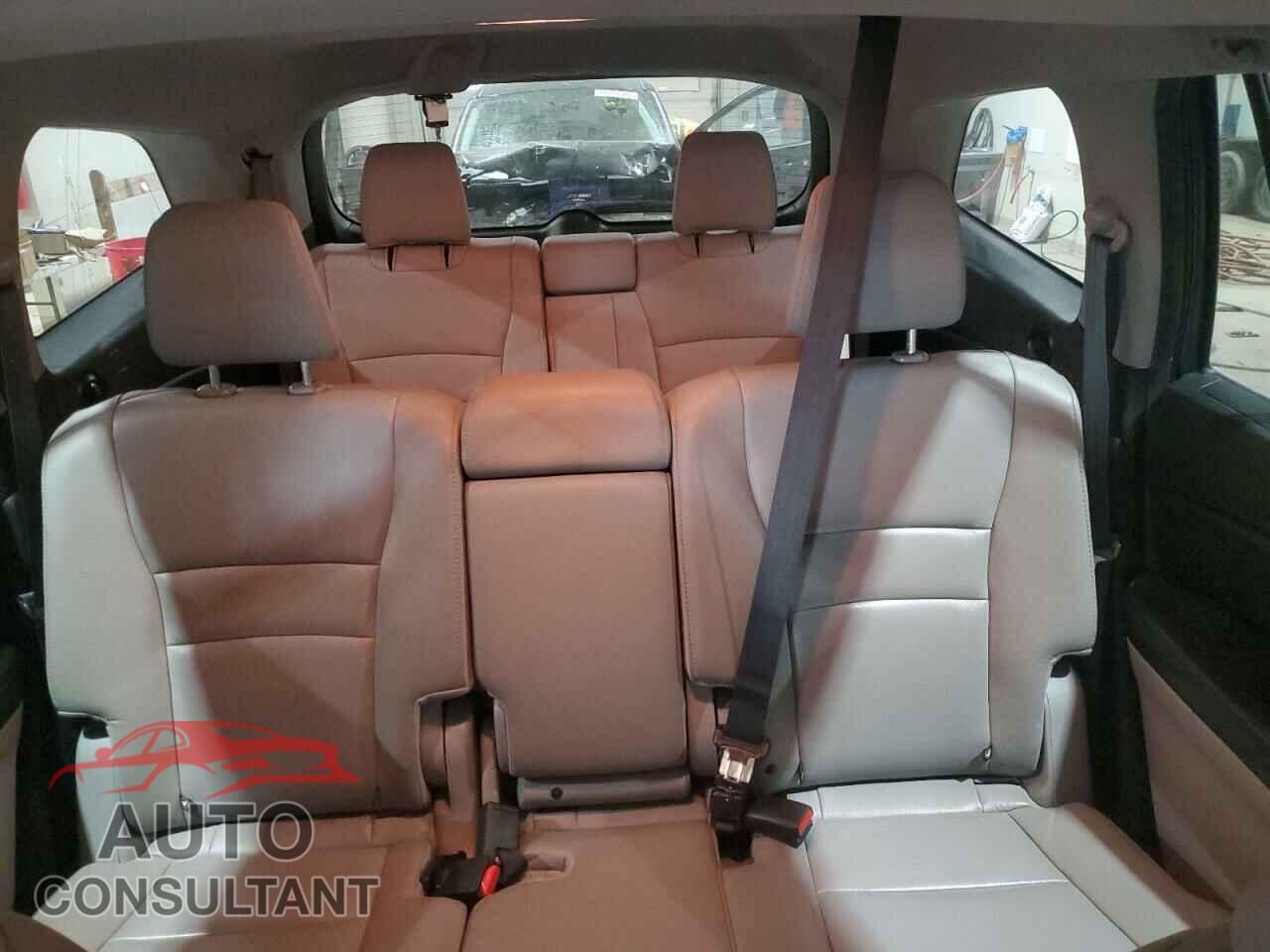 HONDA PILOT 2017 - 5FNYF6H53HB042387
