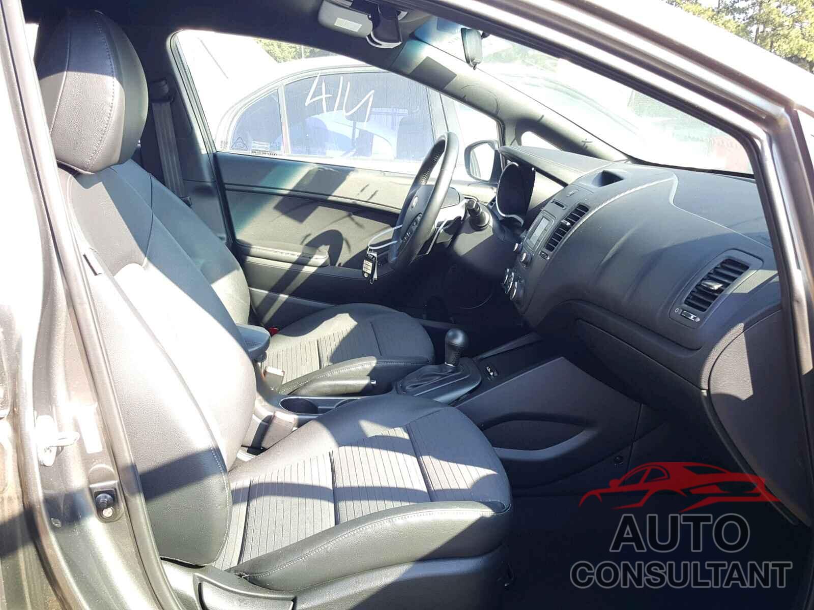 KIA FORTE 2016 - KNAFZ5A39G5636884
