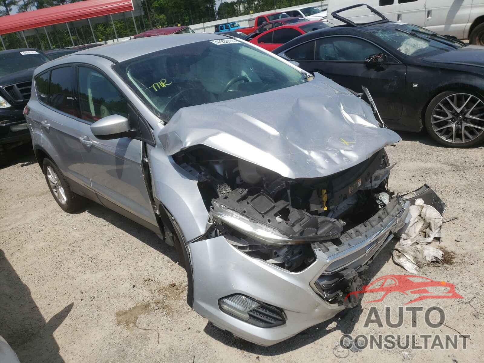FORD ESCAPE 2017 - 1FMCU0GD9HUA15882