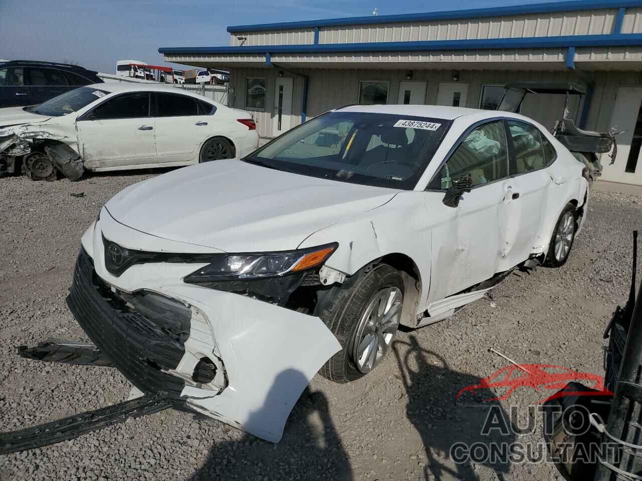 TOYOTA CAMRY 2018 - 4T1B11HK1JU542036