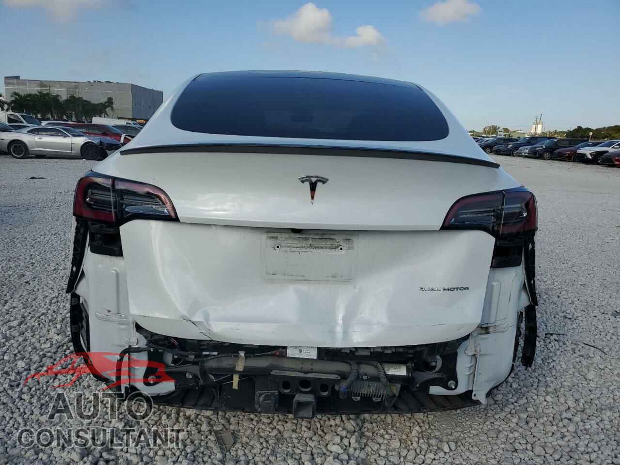 TESLA MODEL Y 2023 - 7SAYGAEE5PF809727