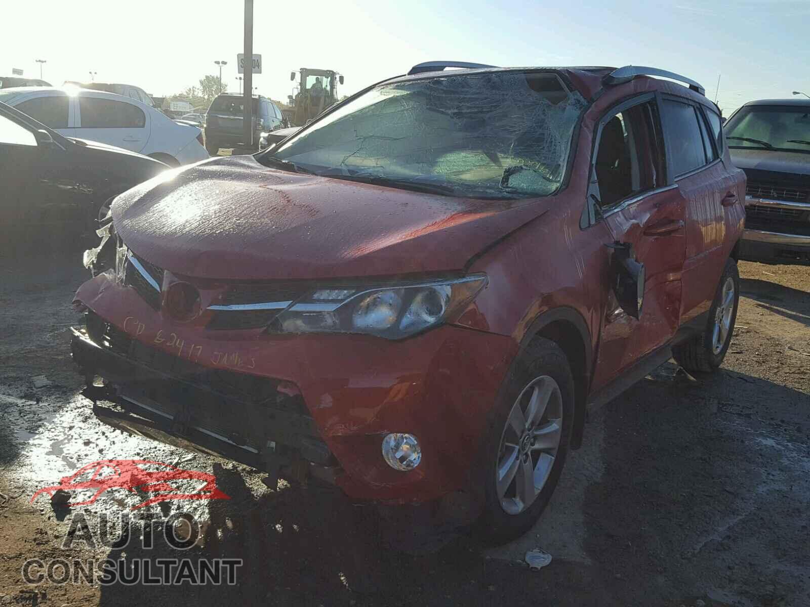 TOYOTA RAV4 2015 - JTMRFREV9FD153024