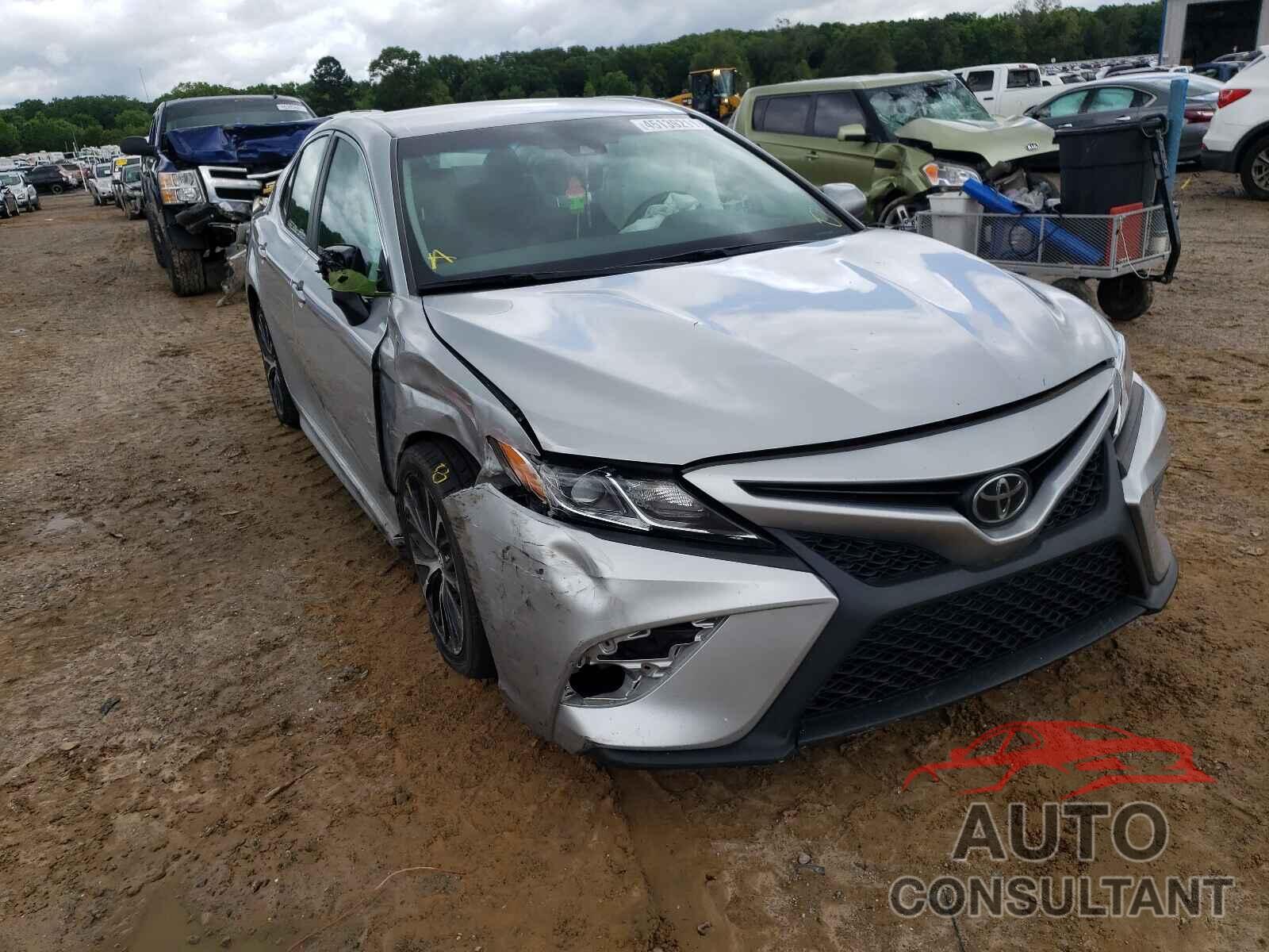 TOYOTA CAMRY 2018 - 4T1B11HK1JU099631