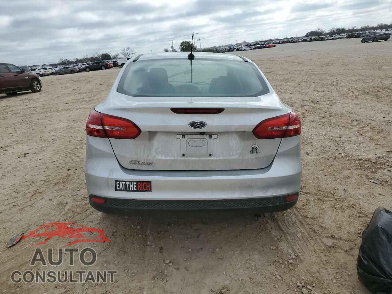 FORD FOCUS 2018 - 1FADP3E29JL277549
