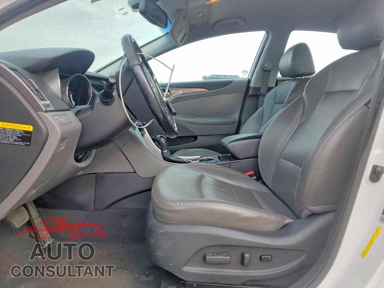 HYUNDAI SONATA 2012 - KMHEC4A40CA032690