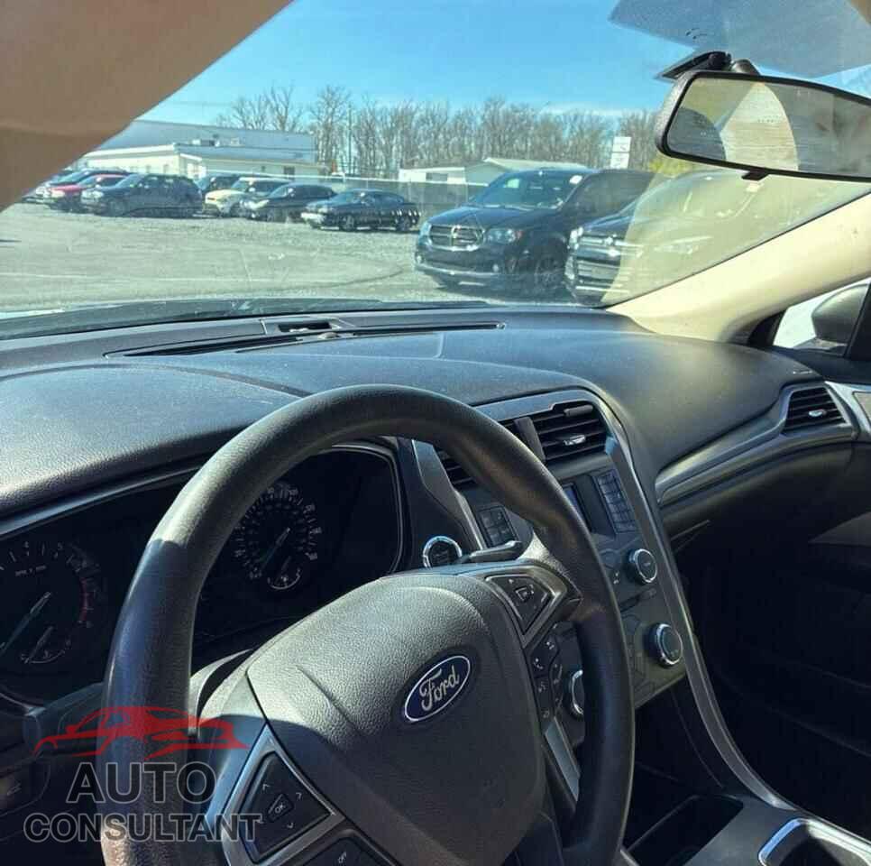 FORD FUSION 2017 - 3FA6P0G71HR159331