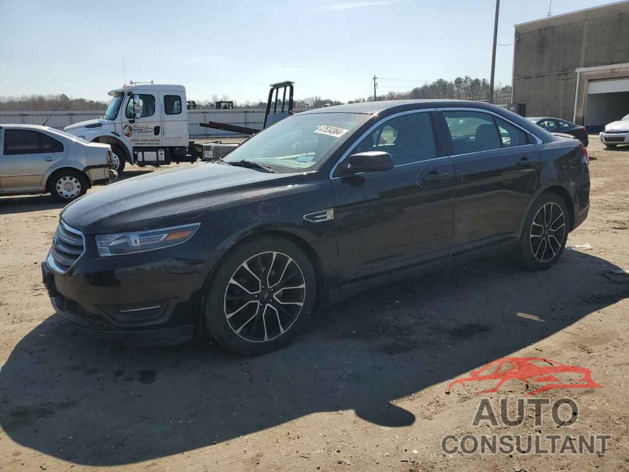 FORD TAURUS 2018 - 1FAHP2E84JG102036