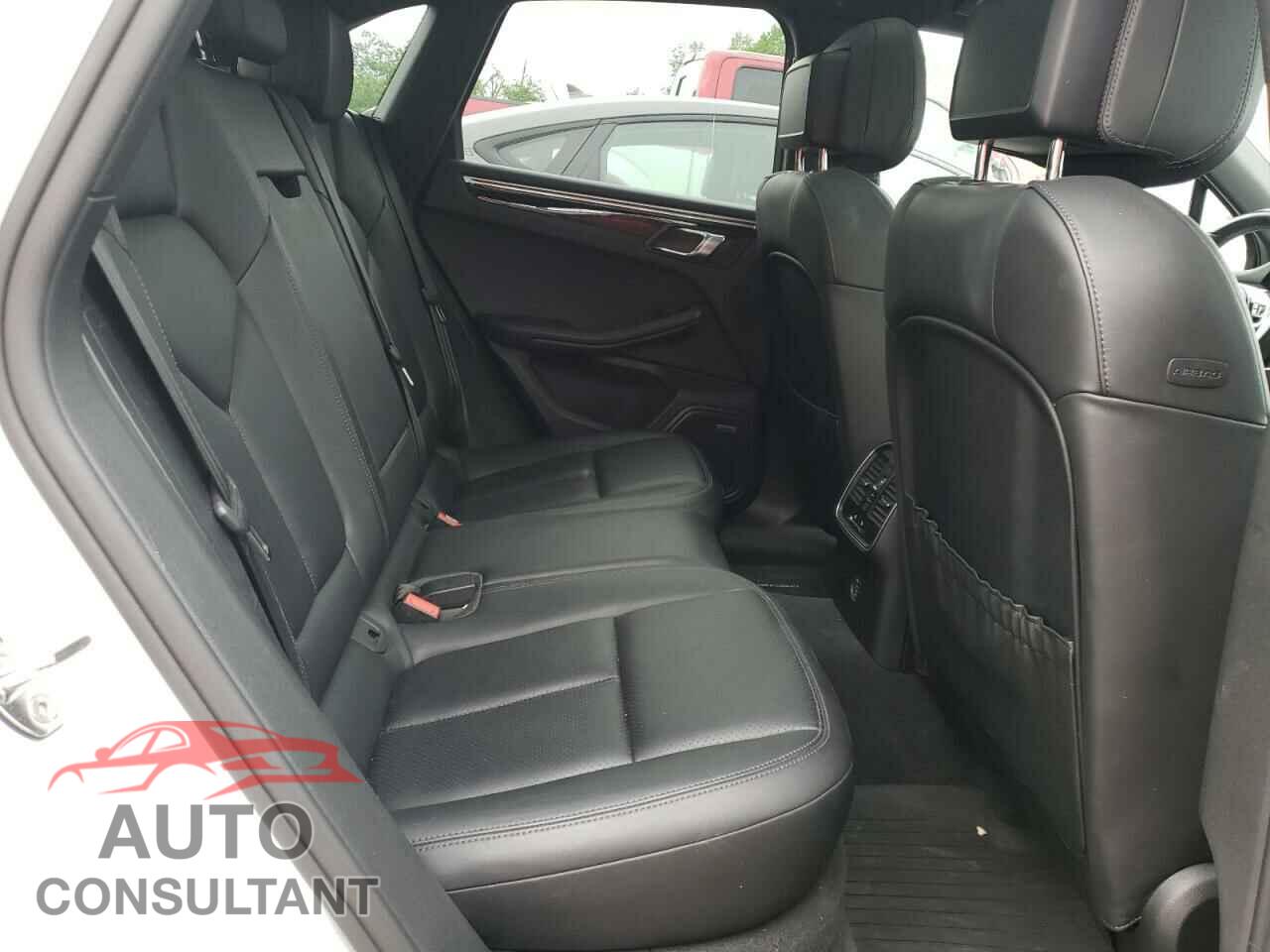 PORSCHE MACAN 2017 - WP1AA2A53HLB07611