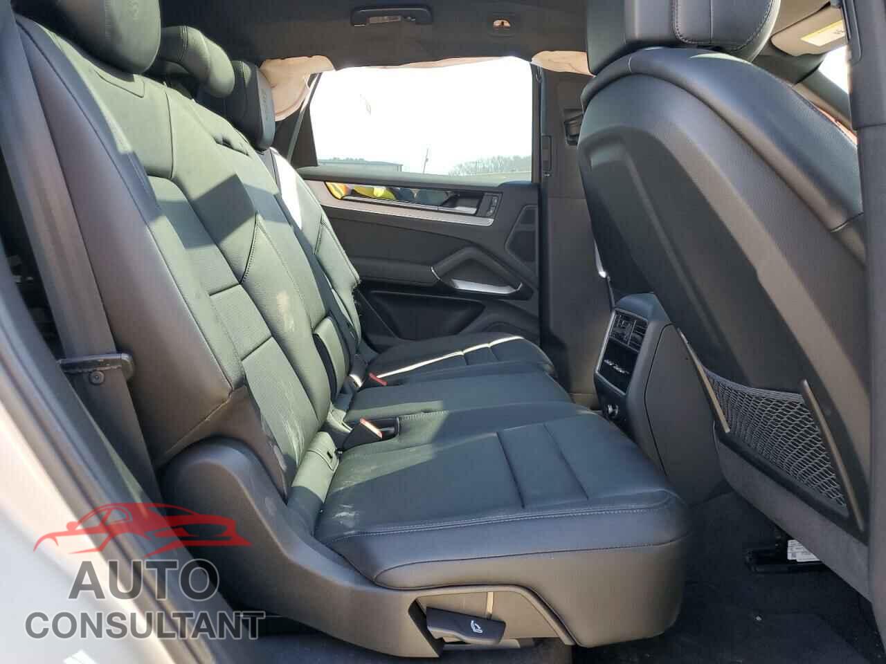PORSCHE CAYENNE 2024 - WP1AA2AY3RDA04548