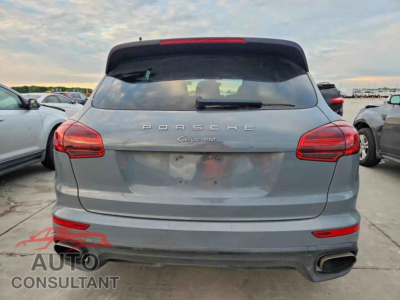 PORSCHE CAYENNE 2017 - WP1AA2A22HKA89551