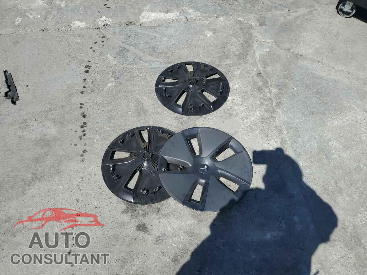 TESLA MODEL 3 2023 - 5YJ3E1EA1PF463489