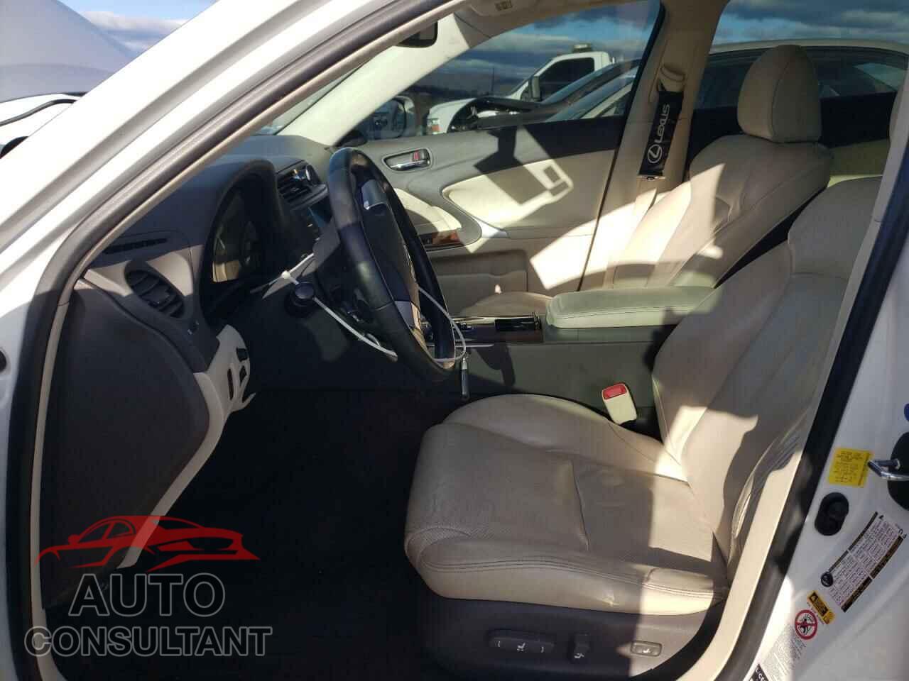 LEXUS IS 2012 - JTHCF5C26C5056990