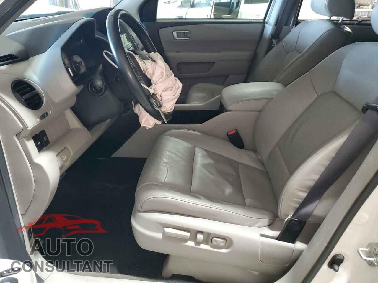 HONDA PILOT 2011 - 5FNYF4H93BB010540