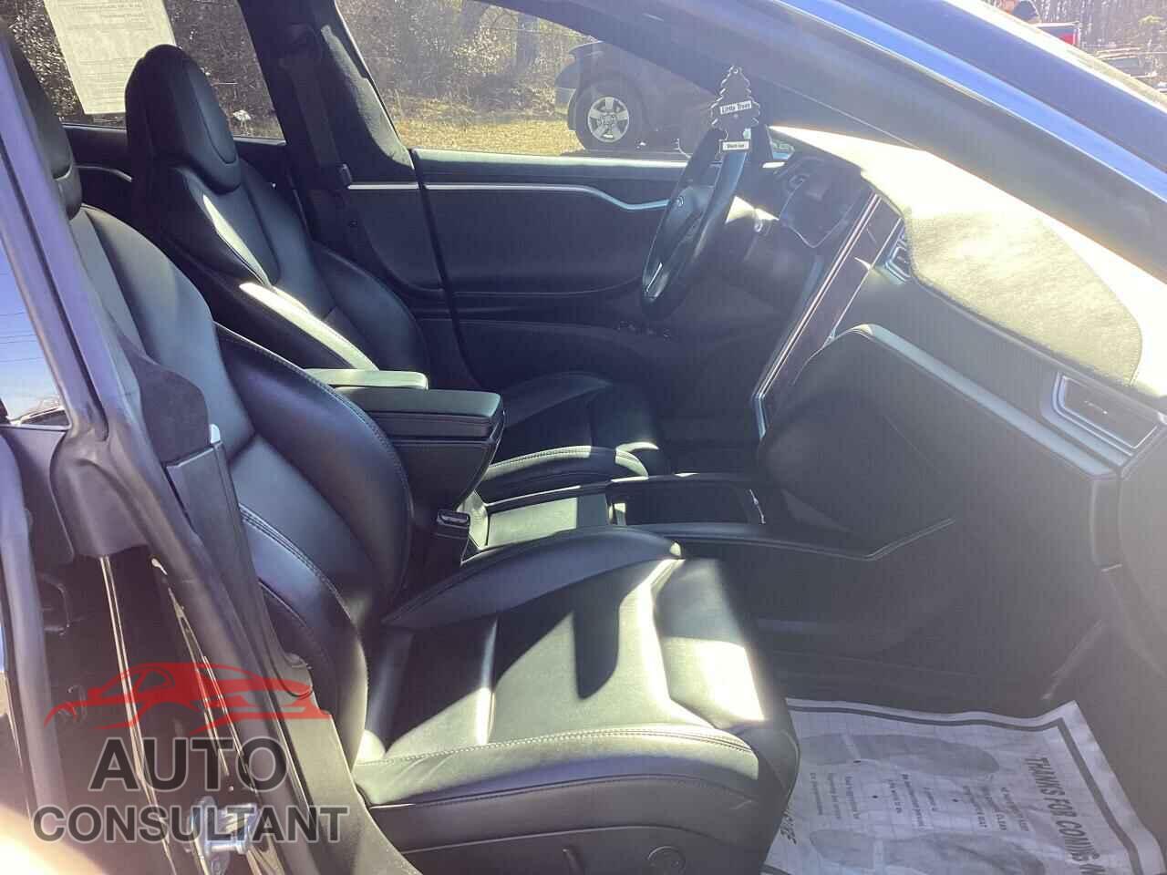 TESLA MODEL S 2017 - 5YJSA1E25HF215876