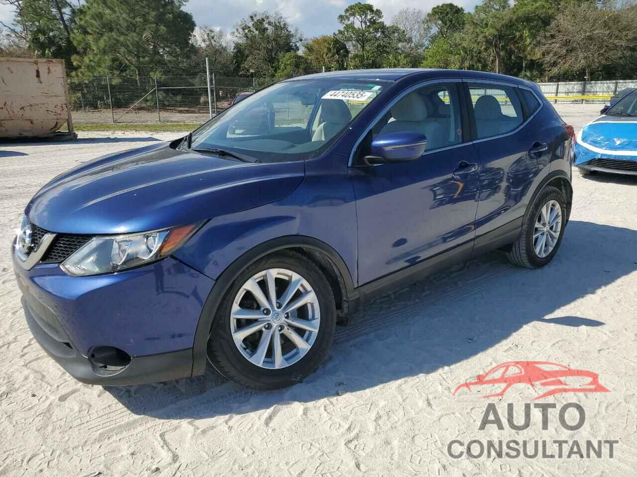 NISSAN ROGUE 2017 - JN1BJ1CP7HW019421