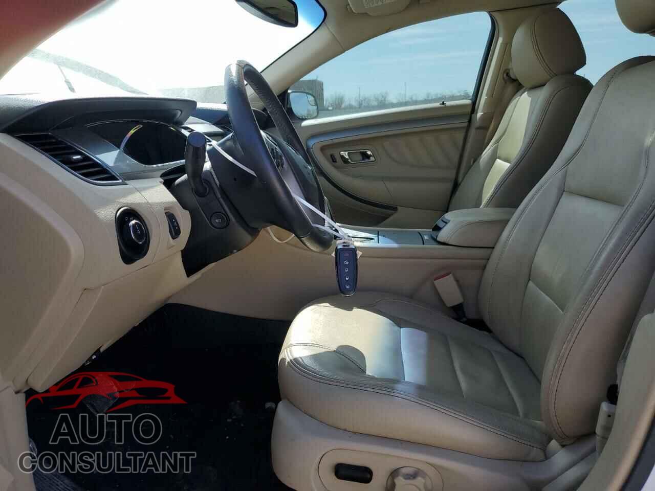 FORD TAURUS 2017 - 1FAHP2E82HG144537