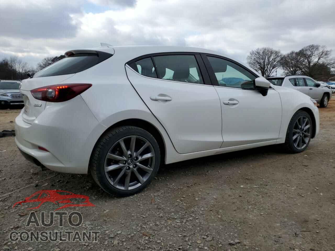 MAZDA 3 2018 - 3MZBN1M36JM209047