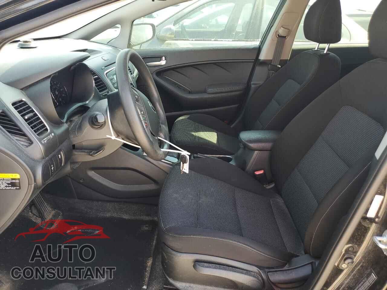 KIA FORTE 2017 - KNAFK5A83H5676122