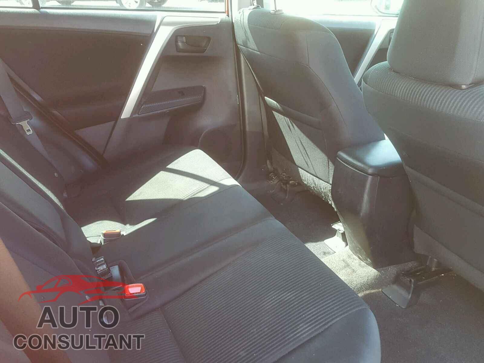 TOYOTA RAV4 LE 2015 - 2T3BFREV2FW261375
