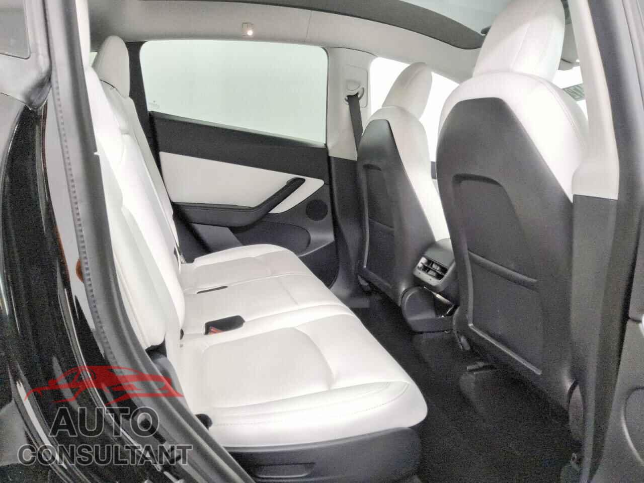 TESLA MODEL Y 2021 - 5YJYGAEE6MF201613