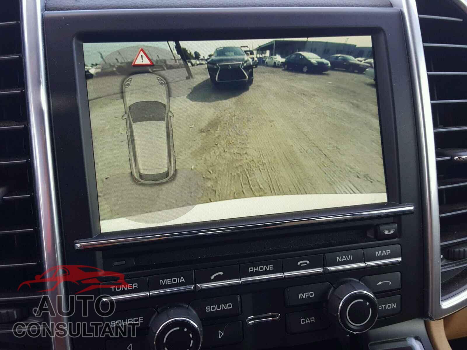 PORSCHE CAYENNE 2016 - WP1AA2A23GLA10073