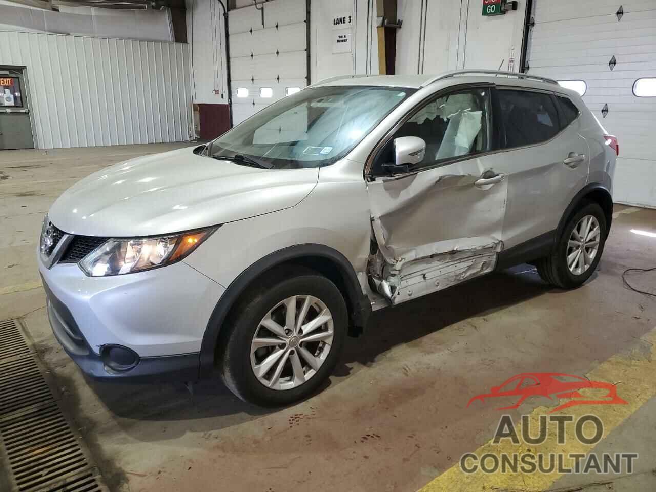 NISSAN ROGUE 2017 - JN1BJ1CR7HW137969