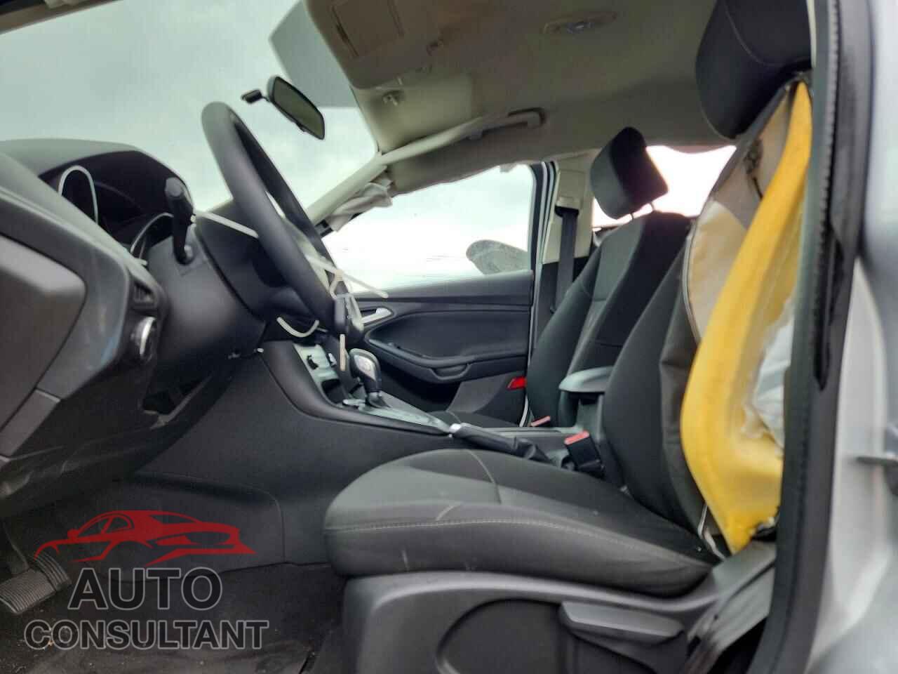FORD FOCUS 2017 - 1FADP3F26HL296052
