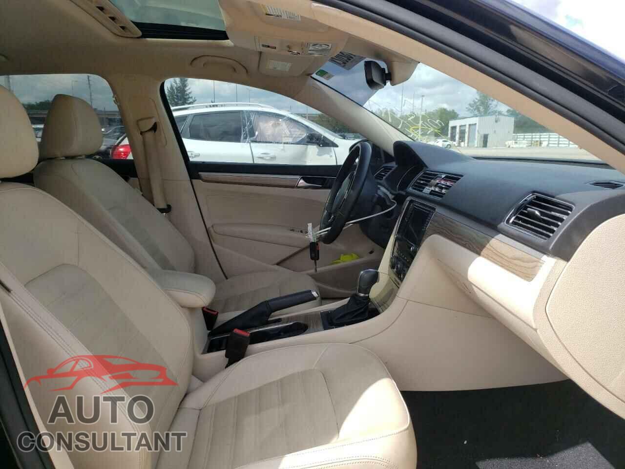VOLKSWAGEN PASSAT 2018 - 1VWCA7A30JC007717