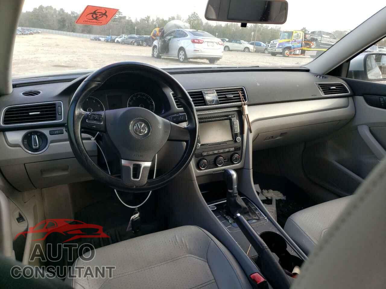 VOLKSWAGEN PASSAT 2015 - 1VWAT7A36FC119334