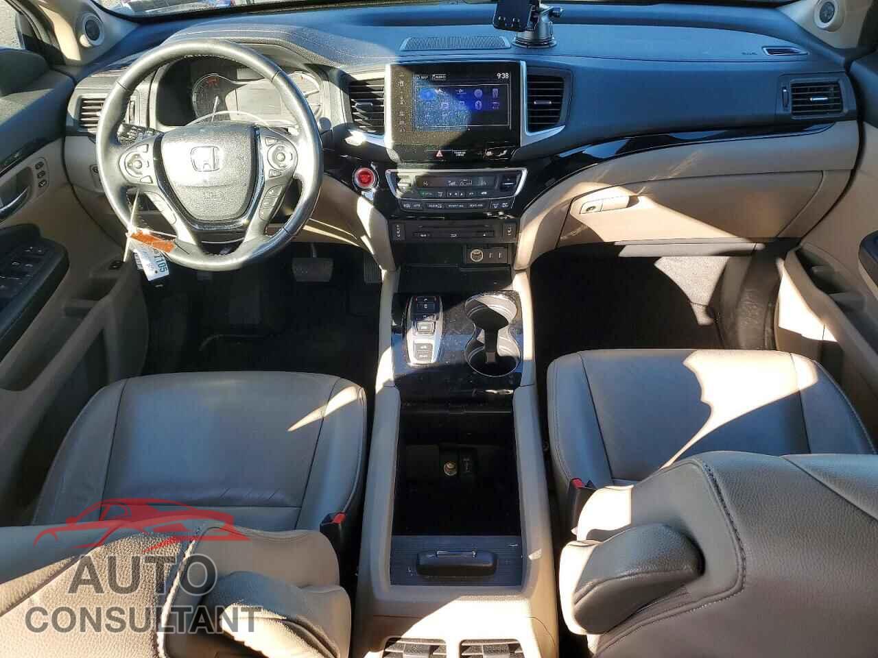 HONDA PILOT 2017 - 5FNYF6H99HB084534