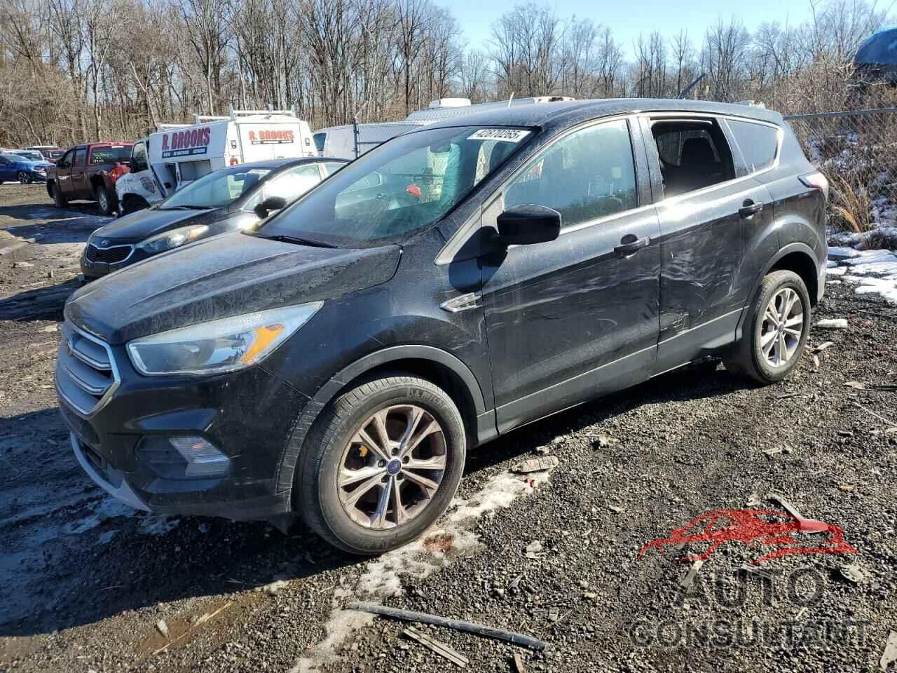 FORD ESCAPE 2017 - 1FMCU9G91HUC05952