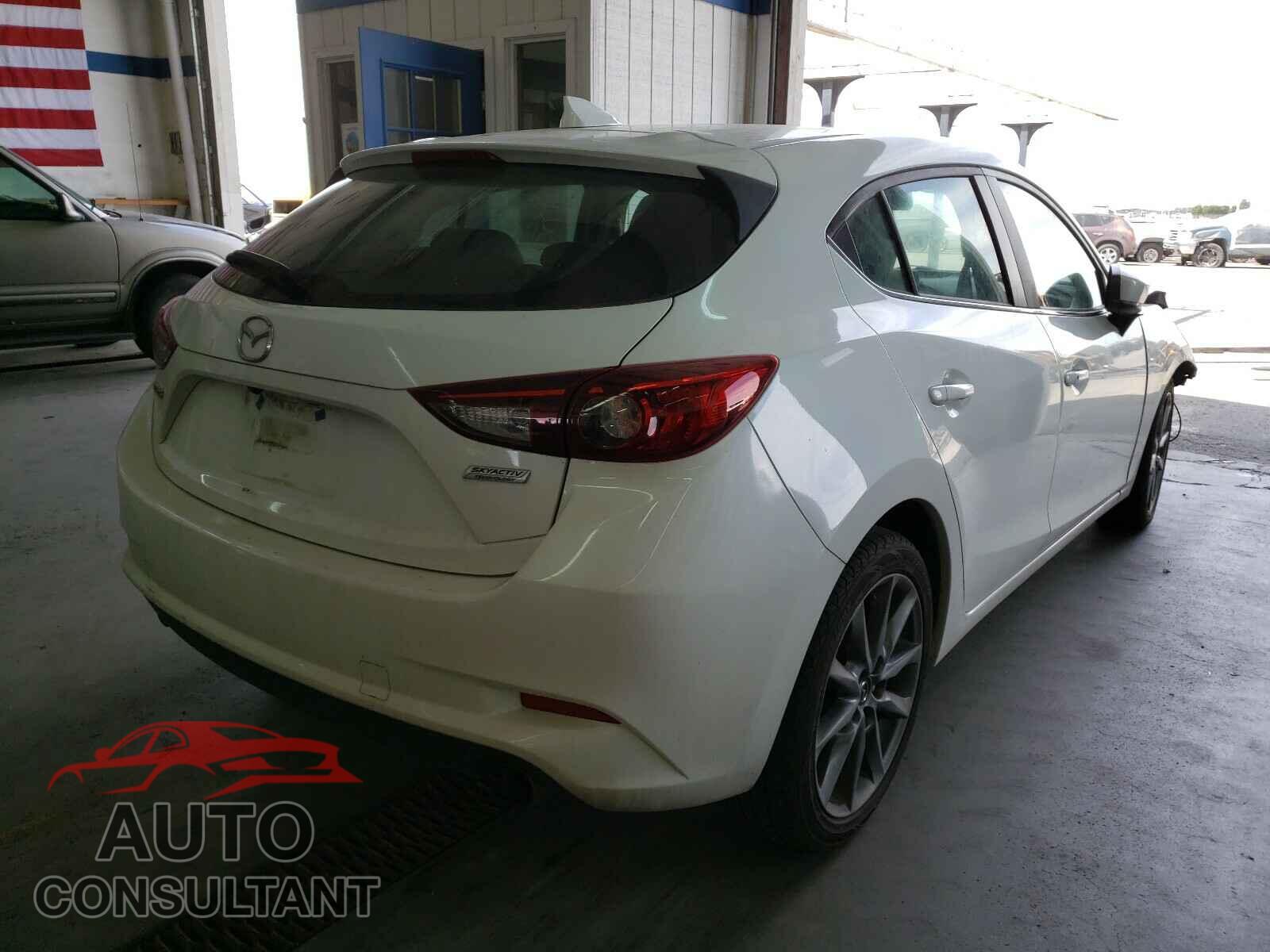 MAZDA 3 2018 - 3MZBN1L31JM197620