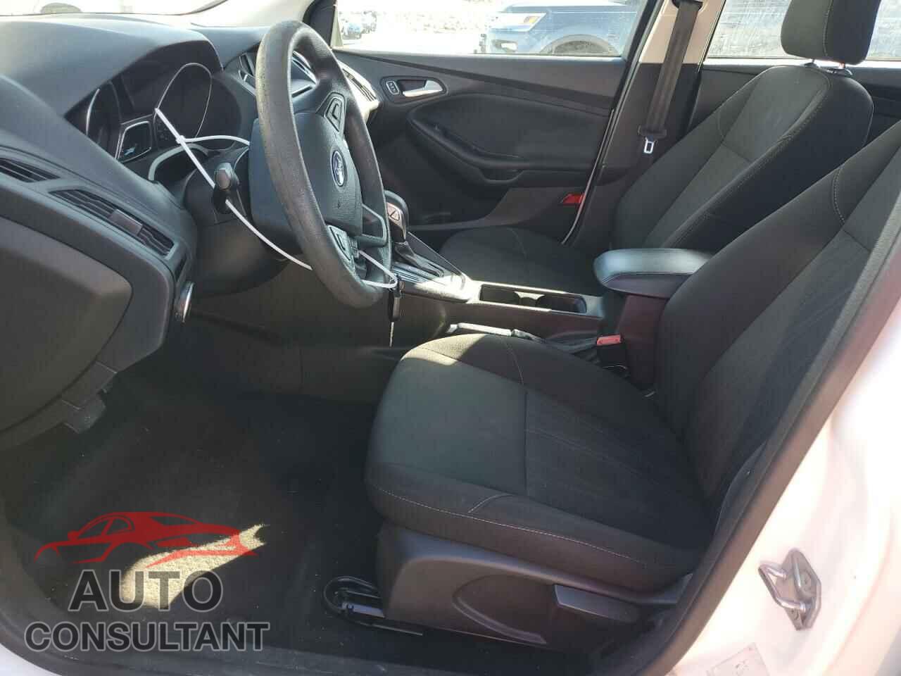 FORD FOCUS 2017 - 1FADP3F23HL232227