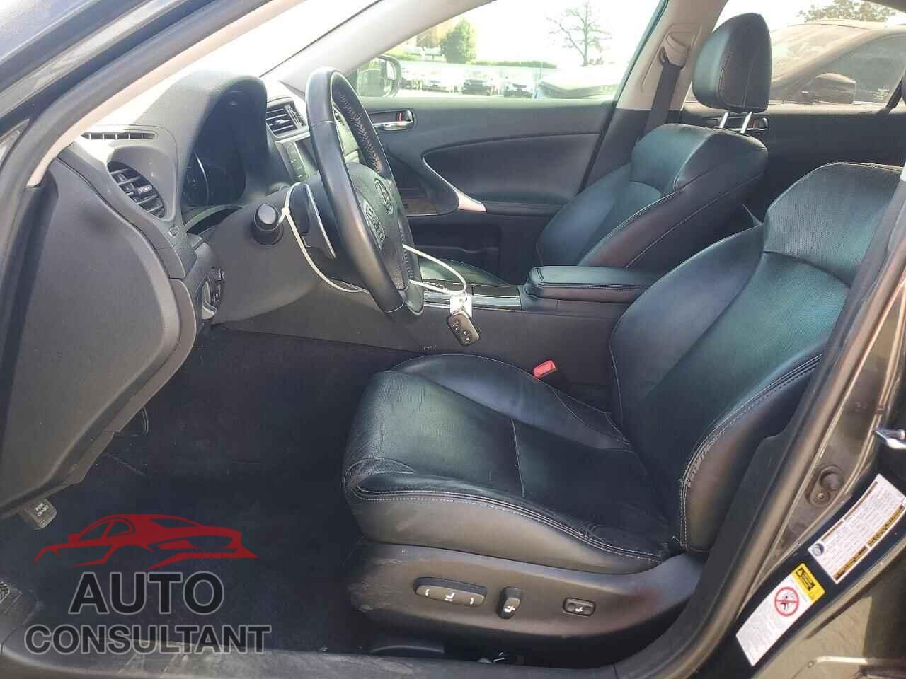 LEXUS IS 2011 - JTHBF5C25B5137067