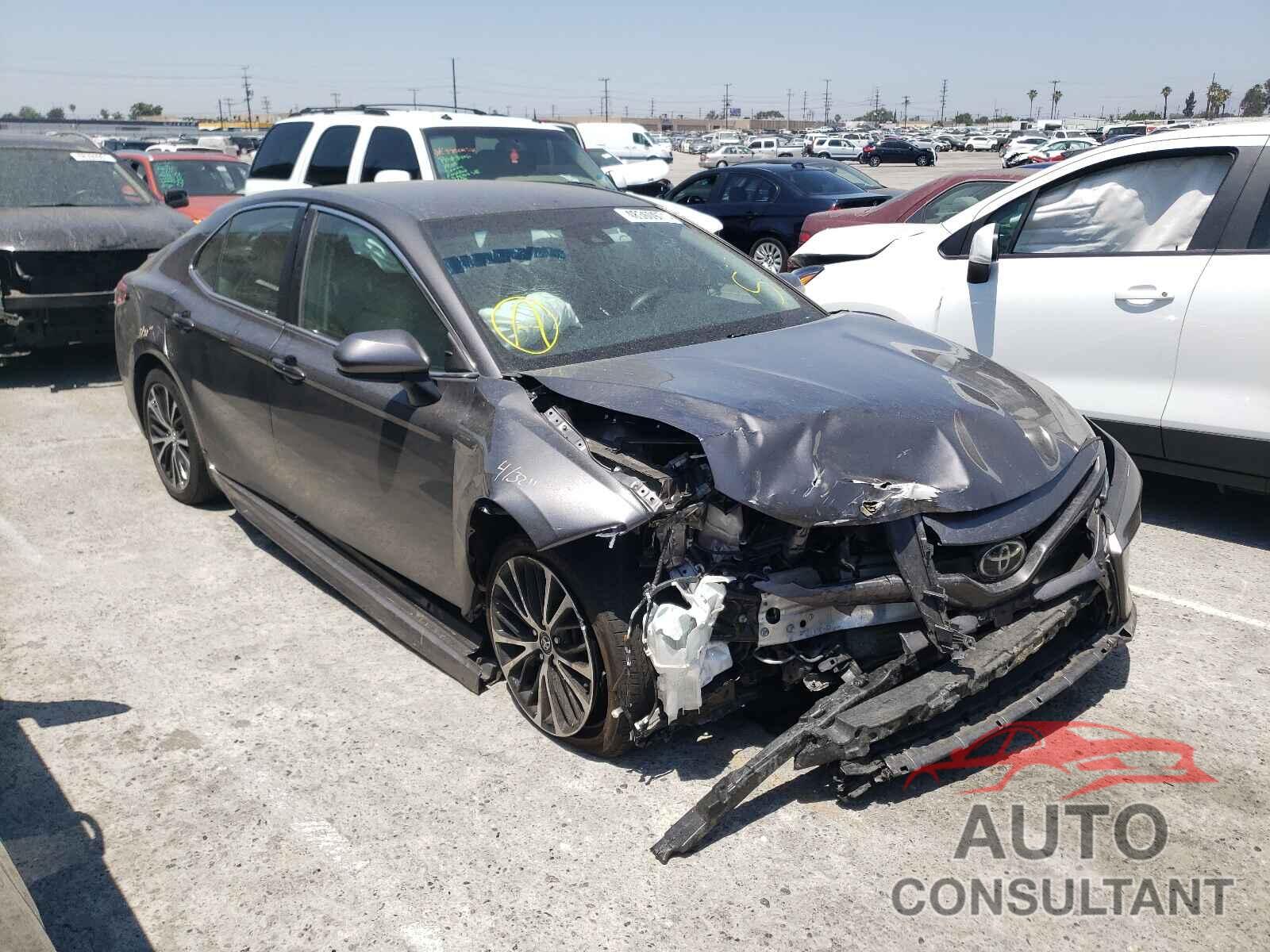 TOYOTA CAMRY 2018 - 4T1B11HKXJU052484