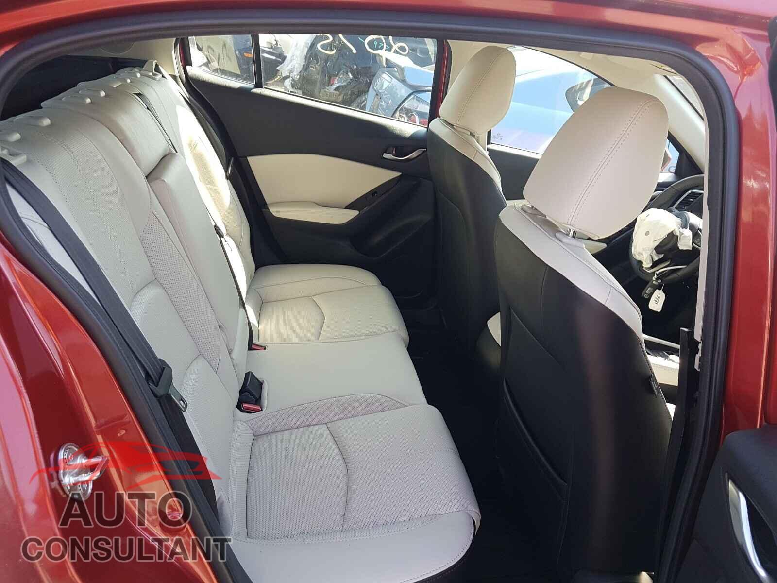 MAZDA 3 2018 - 3MZBN1M31JM265347