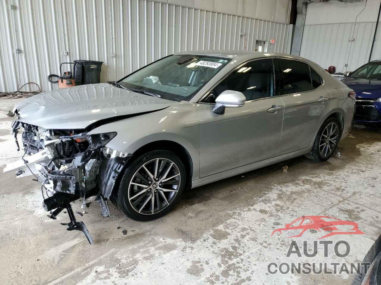 TOYOTA CAMRY 2022 - 4T1F11BK0NU070301