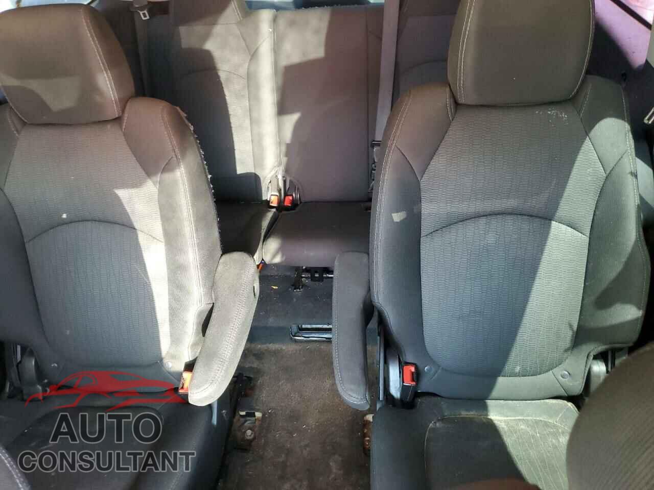 CHEVROLET TRAVERSE 2017 - 1GNKRHKD2HJ210223