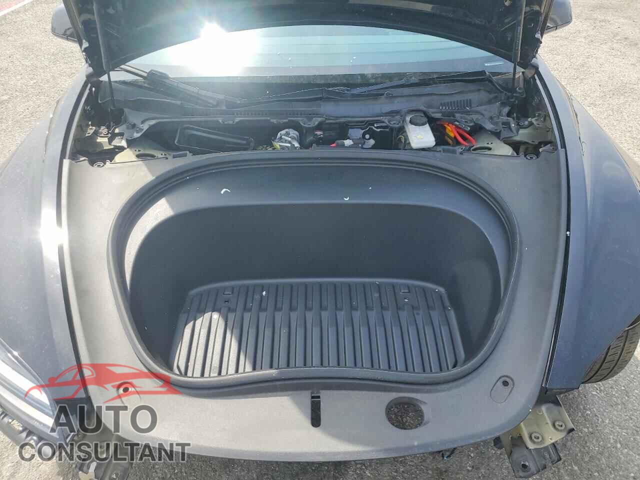 TESLA MODEL 3 2024 - 5YJ3E1EA8RF834196