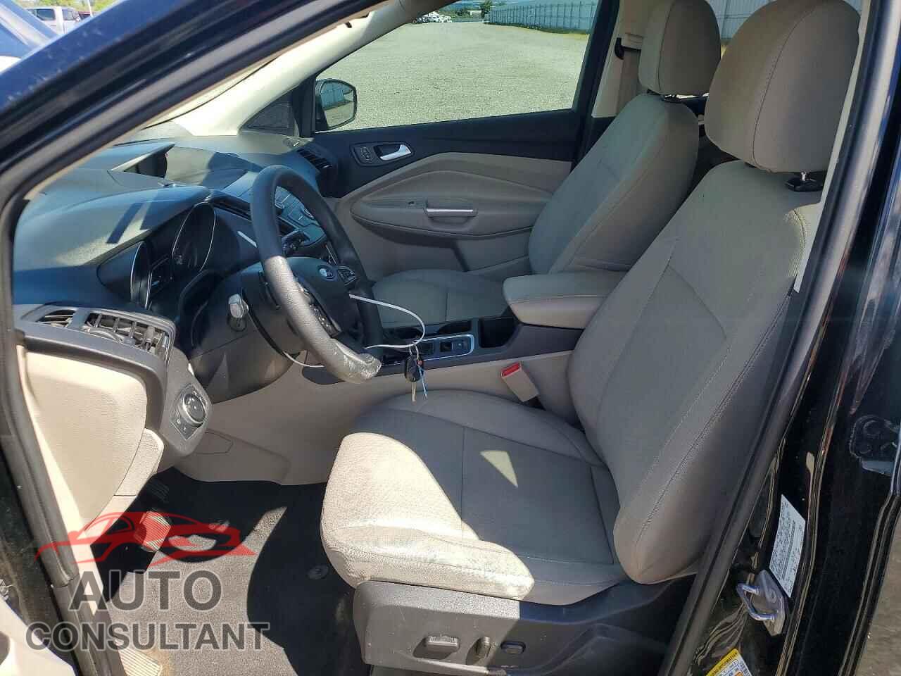 FORD ESCAPE 2017 - 1FMCU0GD2HUC80773